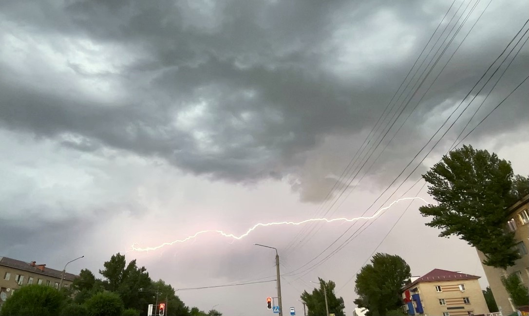 Дождь, гроза, град: какой будет погода на западе Казахстана 8 мая